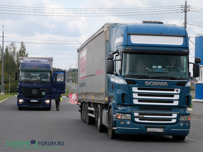 ФТС России: ограничения не распространяются на грузовой автотранспорт и товарные поезда