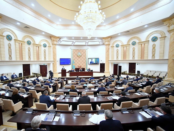Сенат Казахстана принял закон, уточняющий размеры ввозных таможенных пошлин для ЕАЭС